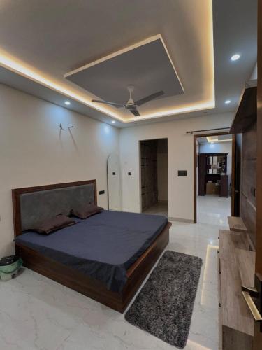 a bedroom with a bed and a ceiling at Hacienda napoles in Chandigarh Airport