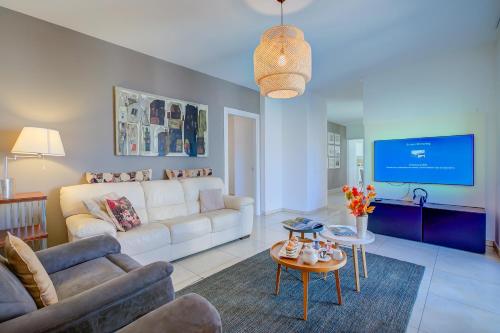 Il Parco Exclusive - Apartment with Balcony & Views - Happy Rentals