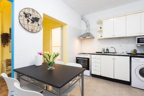 Home2Book Charming Apt with Interior Patio