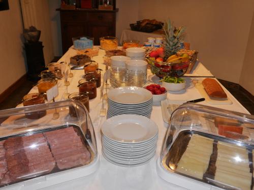 Comida en o cerca de este hotel
