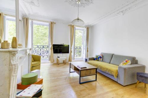 BnBNova - 3BR 2BA - Champs-Élysées & Arc de Triomphe