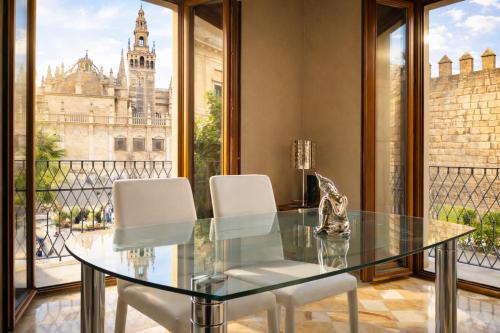 Luxury Apartment with views to Alcazar, Cathedral and Giralda.