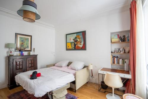 Typical Appartement Pigalle & Opera on foot Elevator