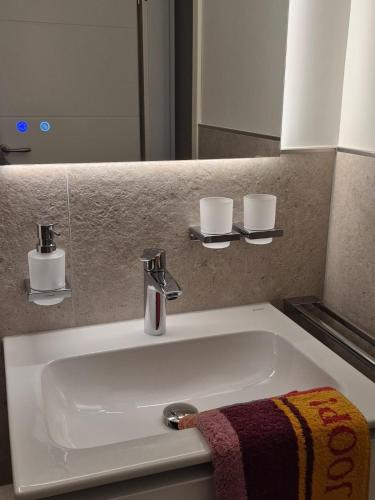 a bathroom sink with a faucet and a towel at Haardblick in Flaesheim