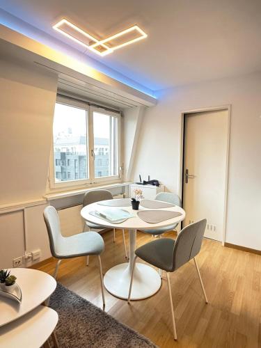 Quiet City Apartment near Lake & Opera