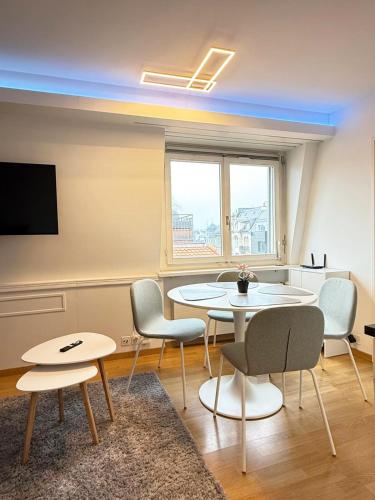 Quiet City Apartment near Lake & Opera