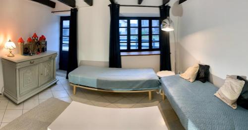a living room with a bed and a couch at Vacances au Lac de Saint-Pardoux in Compreignac