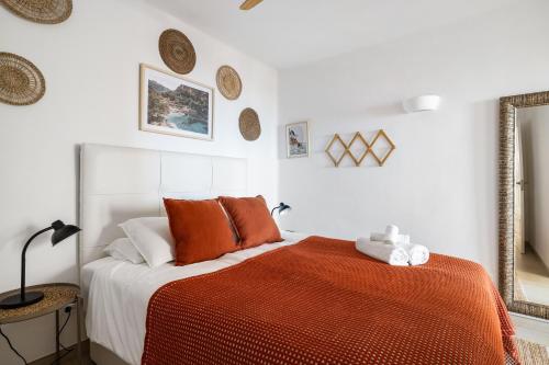 Apartment with Sea Views, Terrace & Pool, Nerja