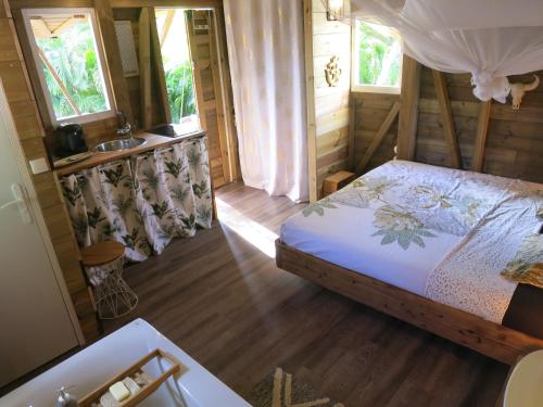 a bedroom with a bed and a sink in a room at Cabane Autentikaz in Saint-François