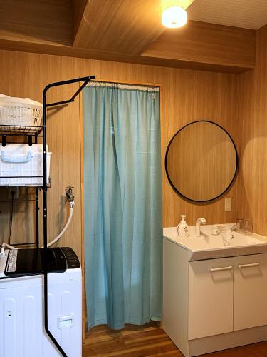 a bathroom with a sink and a mirror at 竹の宿b湖まで徒歩4分の好立地最大7人宿泊可能 in Fujikawaguchiko