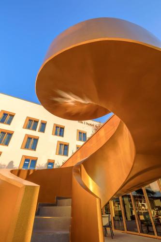 mk hotel tirana — Property building