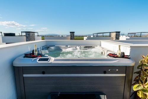 a jacuzzi tub on top of a balcony at Villa de lujo con jacuzzi, cine, billar y futbolín in Murcia