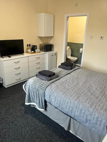 a hotel room with a bed and a television at Rugby House in Birmingham