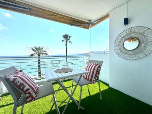 Magnifique 2P-Front de Mer-Garage-Juan les Pins