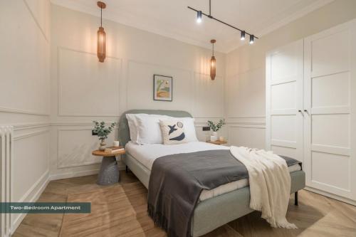 PoeticStay - Champs d'Elysée - Galilée