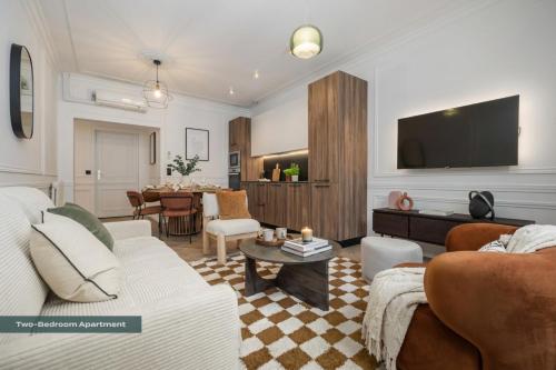 PoeticStay - Champs d'Elysée - Galilée