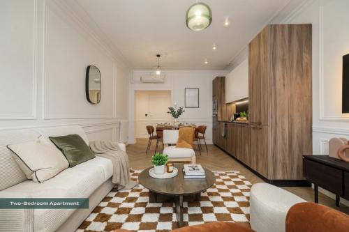 PoeticStay - Champs d'Elysée - Galilée
