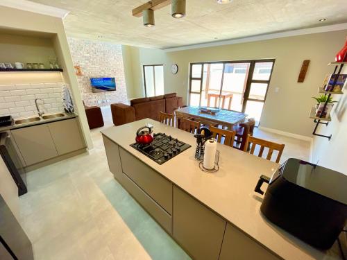 ครัวหรือมุมครัวของ Tern Crescent Townhouse