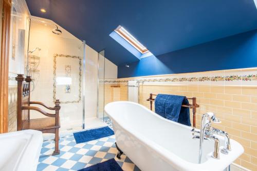 The Doune, Luxury Traditional Country House with hot tub, Inverness ...
