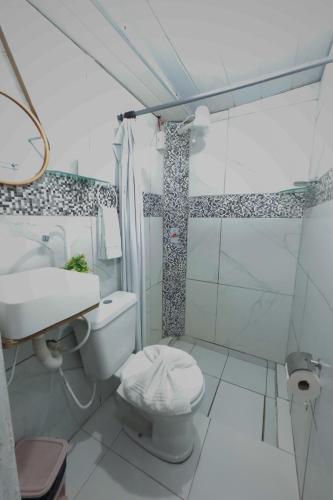 a bathroom with a toilet and a shower and a sink at Casa da Silvana in Fernando de Noronha