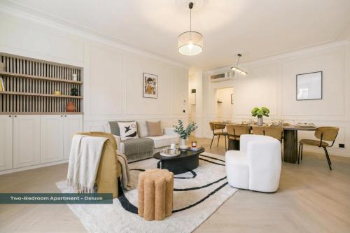 PoeticStay - Champs d'Elysée - Galilée