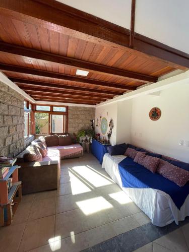 a living room with two beds and a couch at Casa Vibra Luz Guest House Familiar in Campeche
