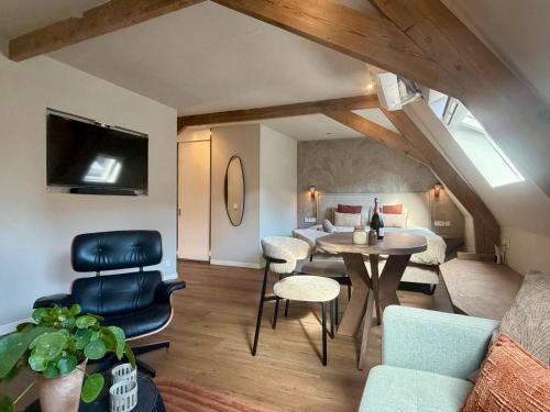 a living room with a table and chairs and a couch at RobinStays - The Artisan Retreats, Doesburg in Doesburg