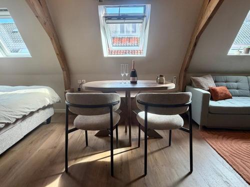 a room with a table and two chairs and a bed at RobinStays - The Artisan Retreats, Doesburg in Doesburg