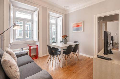 B1 Luminous Gem for 6 in BICA Neighborhood - LIS Downtown!