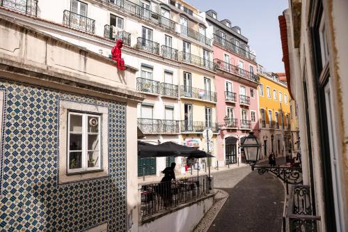 B1 Luminous Gem for 6 in BICA Neighborhood - LIS Downtown!