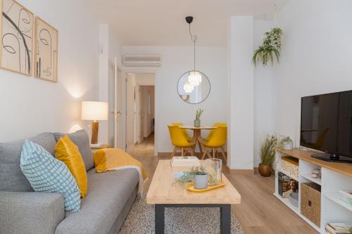 C21 Trendy 2 Bdr & Parking downtown