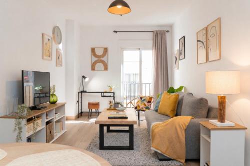 C21 Trendy 2 Bdr & Parking downtown