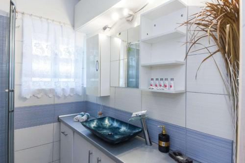 Glifada Athens Riviera Modern 1 Bd Apt w Parking