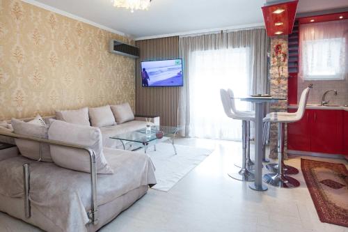 Glifada Athens Riviera Modern 1 Bd Apt w Parking