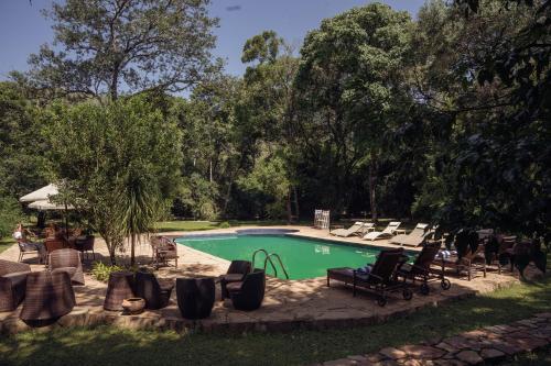 Swimmingpoolen hos eller tæt på Exploreans Mara River Camp