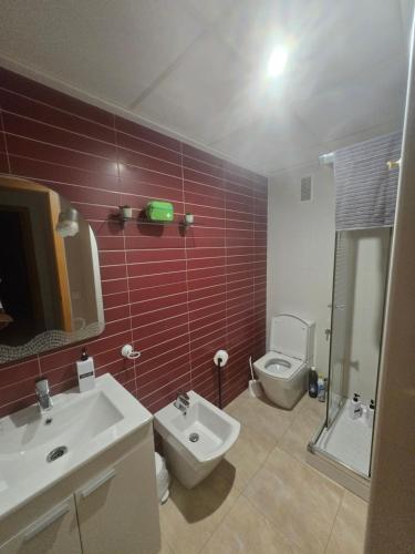 a bathroom with a white sink and a toilet at Las Jarcias 2C in Moncófar