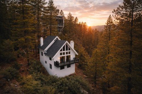 an aerial view of a house in the woods at Brentwood Haus in Lake Arrowhead