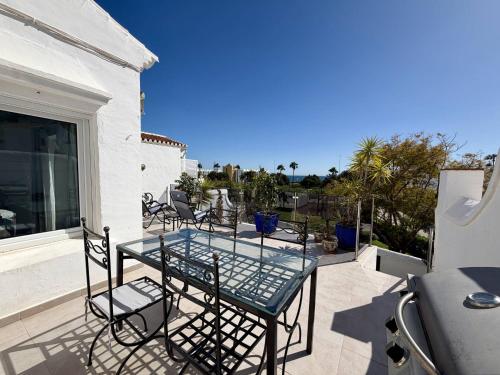 Tropicana 6C - Apartment with Sea Views, Large Terrace and BBQ