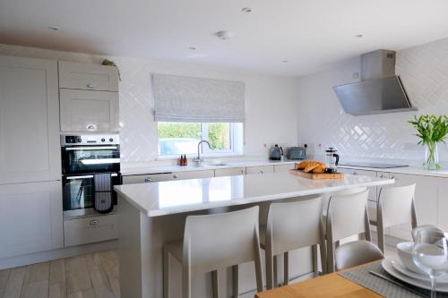 Gallery image of 5 Bedroom House By Travel Lets Holiday Homes Downings With Sea & Mountain View in Downings