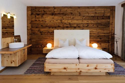 A bed or beds in a room at s'Landhaus