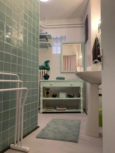 a bathroom with a sink and a mirror at La suite Galerie d'ART in Céret
