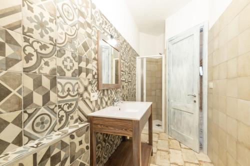 a bathroom with a sink and a mirror at B&B Golgo in Baunei