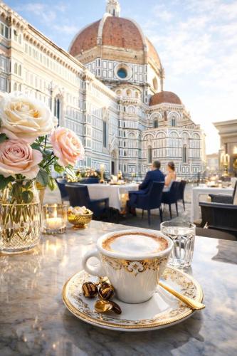 Amazing Grand Premium Apartment next to the Duomo, 2 Bedrooms, 2 Bathrooms, ideal for 2-8 guests, family and friends
