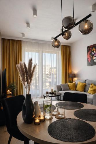 Designerski Apartament Wola - Parking Gratis - Klimatyzacja - Blisko Centrum - SmartTV