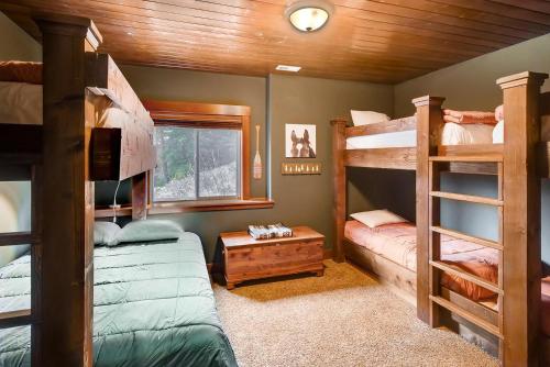 a bedroom with two bunk beds and a table at Crestview Lodge in Ronald