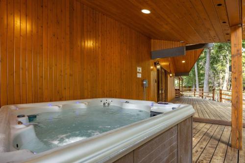 a jacuzzi tub in a room with wooden walls at Lakeside in Ronald