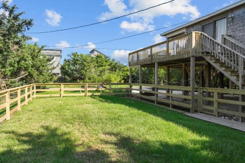 a wooden fence in front of a house at 7850 - Nepenthe in Frisco