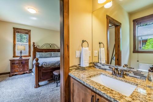 a bathroom with a sink and a bedroom with a bed at Lake Cabins Lodge in Ronald