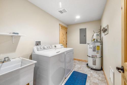 a laundry room with a washer and dryer at Vista Ridge in Ronald