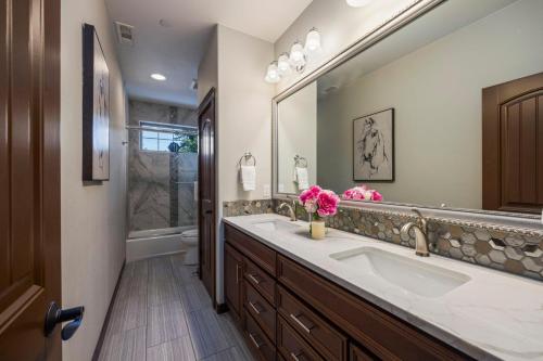 a bathroom with two sinks and a large mirror at Basecamp at Suncadia in Cle Elum